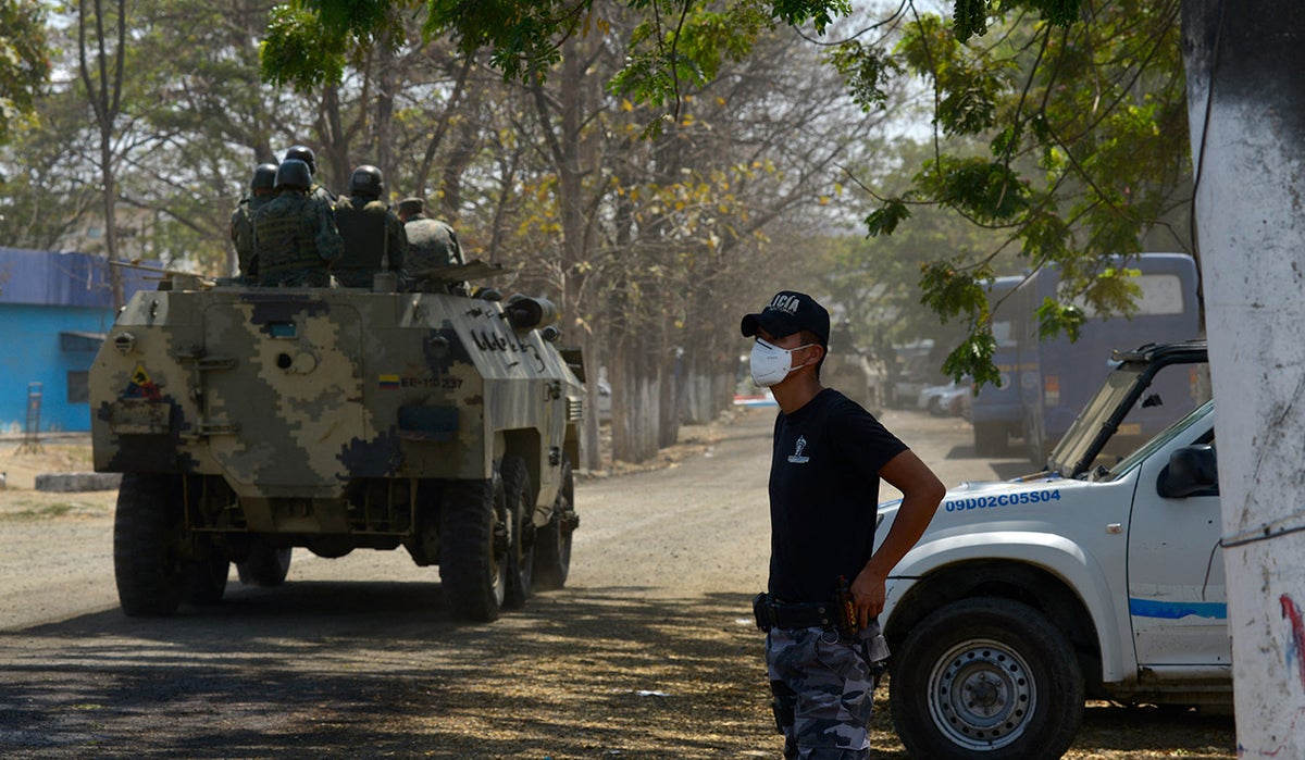 Autoridades intentan recuperar de cárcel en Ecuador