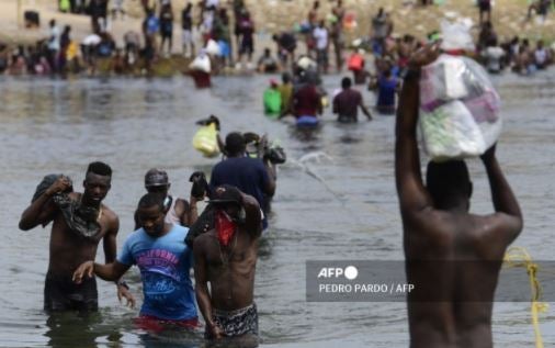Migrantes haitianos en la frontera sur Texas