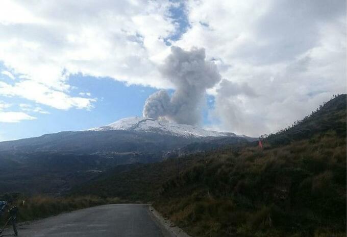 El volcán sigue en alerta amarilla