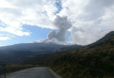 El volcán sigue en alerta amarilla
