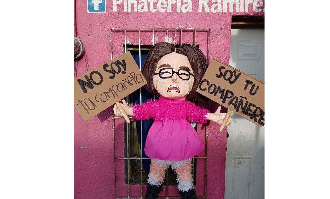 Piñata de persona no binaria
