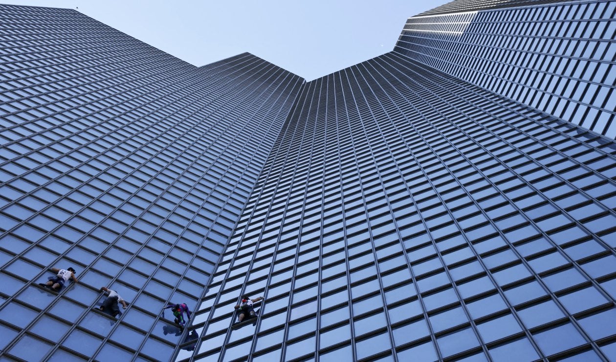 Spiderman francés escaló rascacielos de La Défense