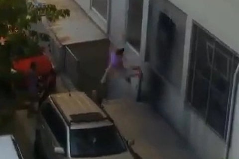 Joven se lanza de tercer piso en Turquía