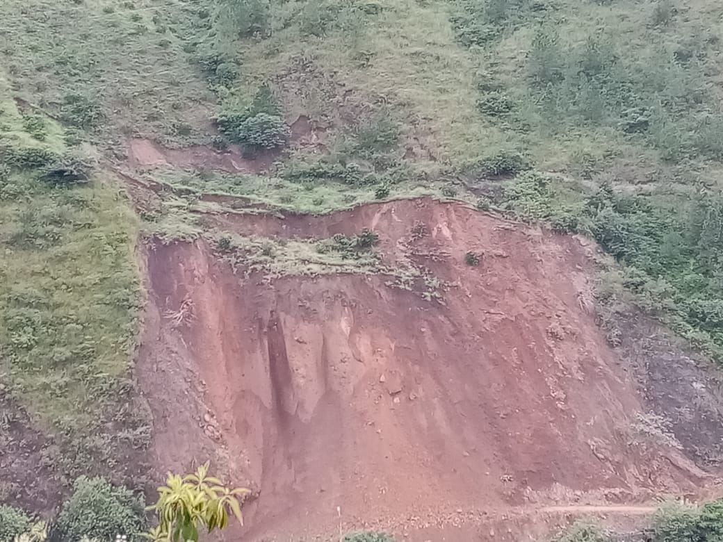 Derrumbe en la vía Uramita-Dabeiba Antioquia.