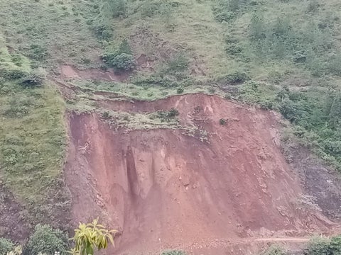 Derrumbe en la vía Uramita-Dabeiba Antioquia.