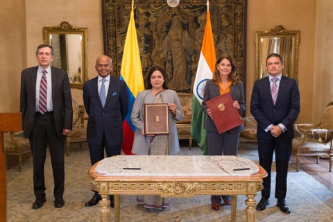 La ministra de Estado para Asuntos Exteriores de India, Meenakashi Lekhi y la Vicepresidente y Canciller, Marta Lucía Ramírez