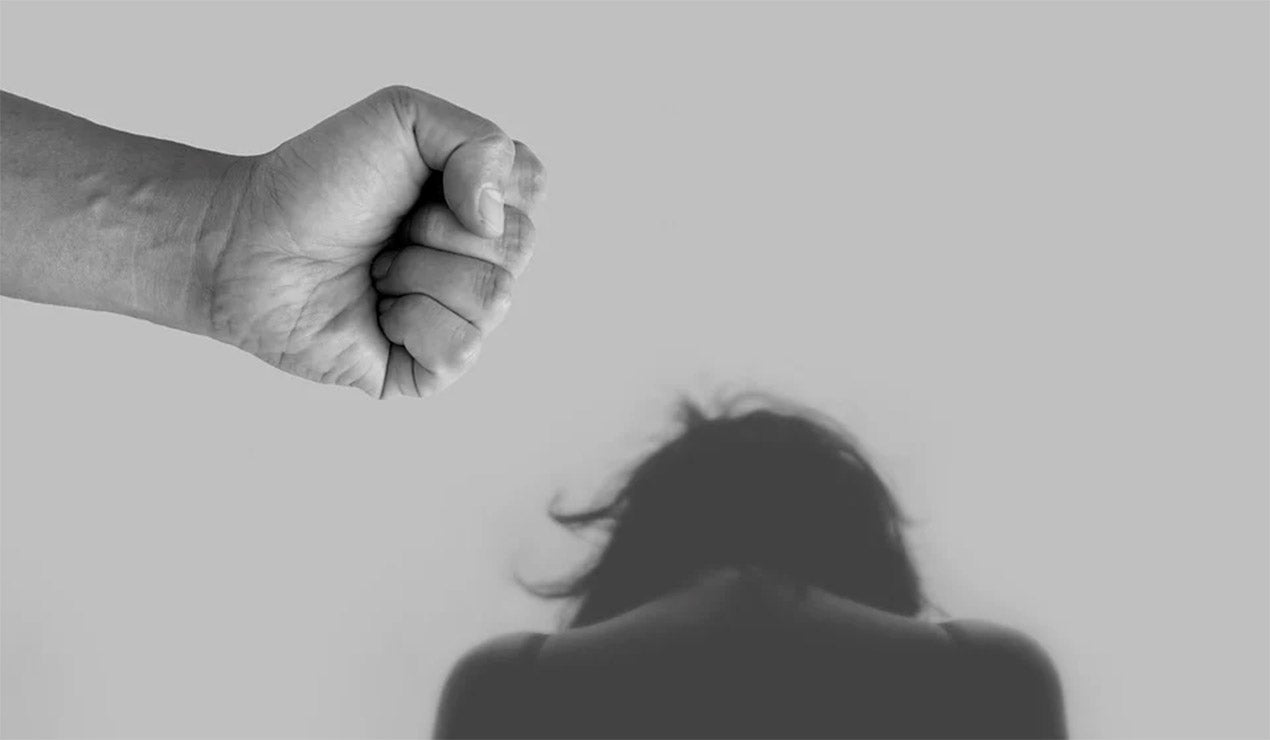 Ataque violento a mujer