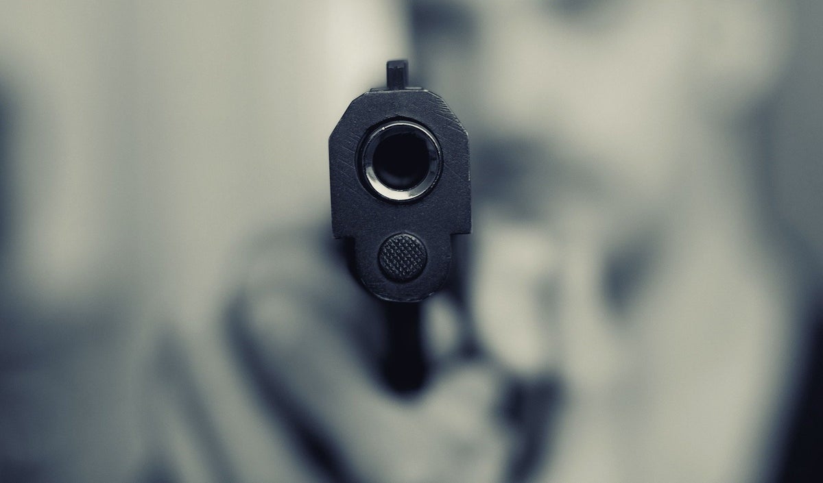 Vigilante salva panadería de ser asaltada