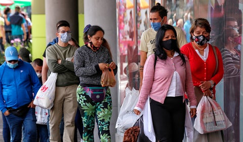 Compradores durante día sin IVA