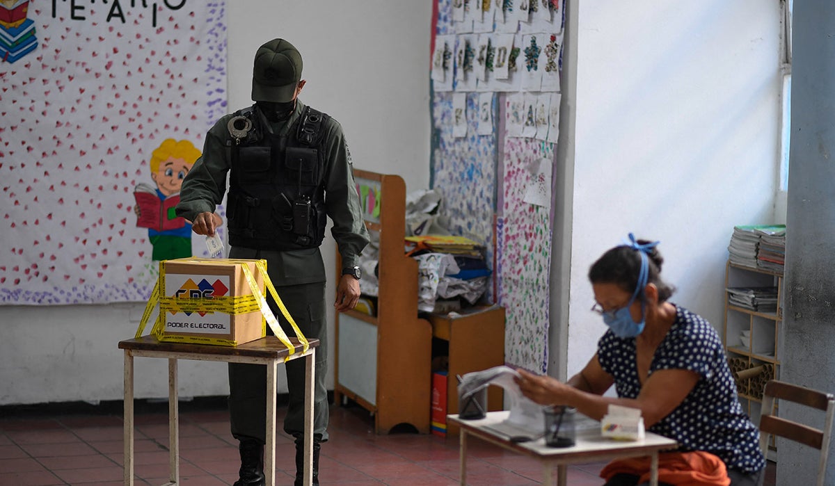 Votantes en elecciones en Venezuela