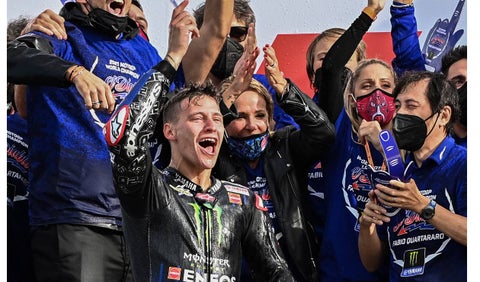 Fabio Quartararo celebra coronarse campeón de MotoGP 2021
