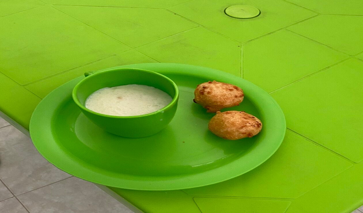 Fecode denuncia que estudiantes están recibiendo apenas un buñuelo para almorzar en el PAE
