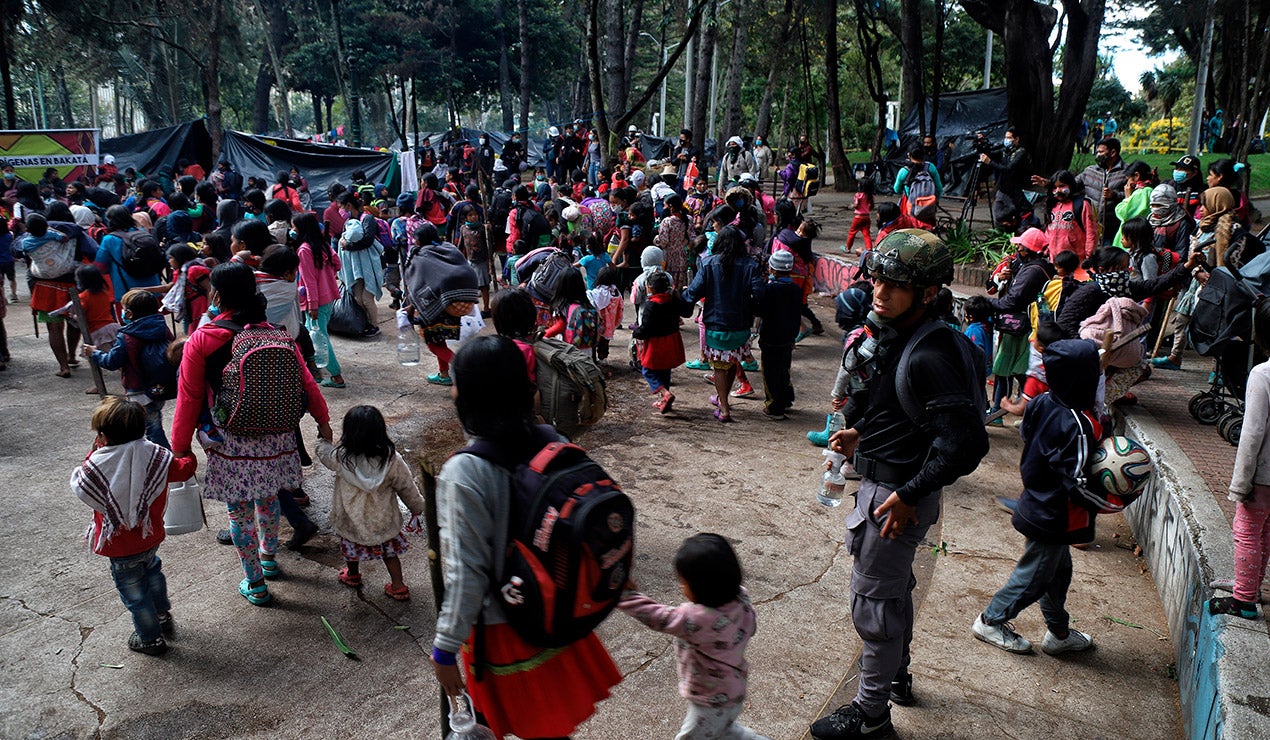 Campamento de indígenas en el Parque Nacional