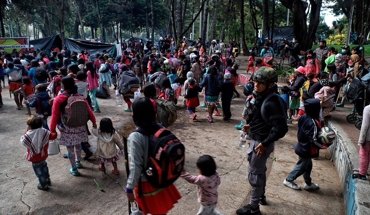 Campamento de indígenas en el Parque Nacional