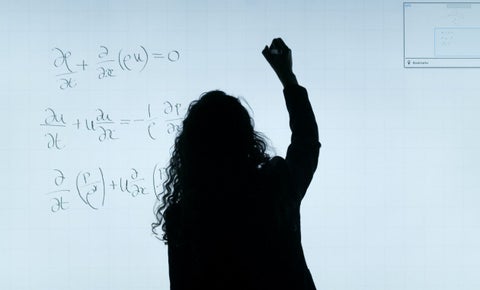 Ingeniería / Mujeres estudiantes de ingeniería
