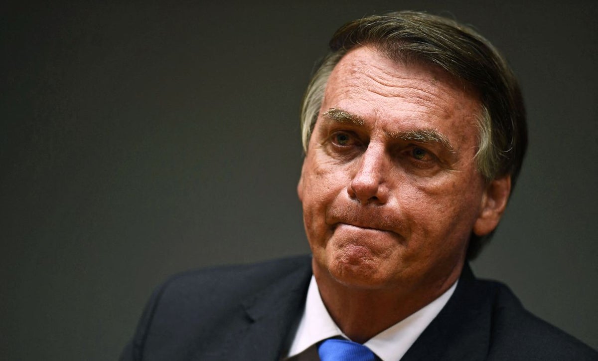 Jair Bolsonaro asocia vacuna anticovid a sida