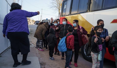 Migrantes en frontera de México con EE.UU.