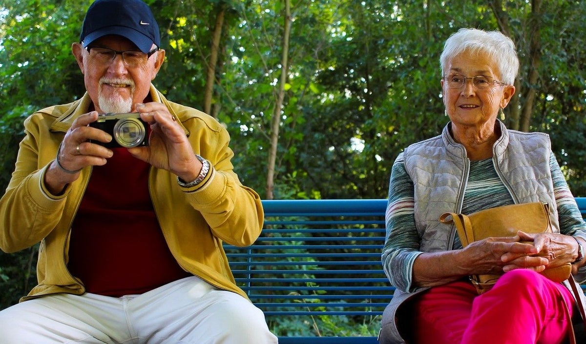 Abuelitos se conocieron en página de citas y terminaron casándose