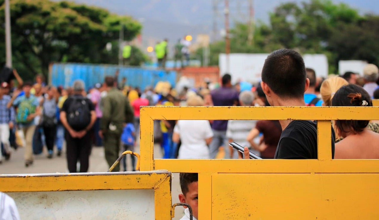 Migrantes venezolanos en el Puente Internacional Simón Bolívar
