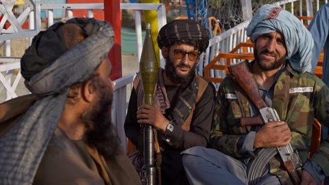 Talibanes en parque de diversiones