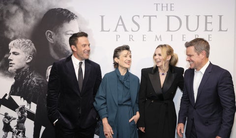Ben Affleck, Harriet Walter, Jodie Comer y Matt Damon en estreno de The Last Duel