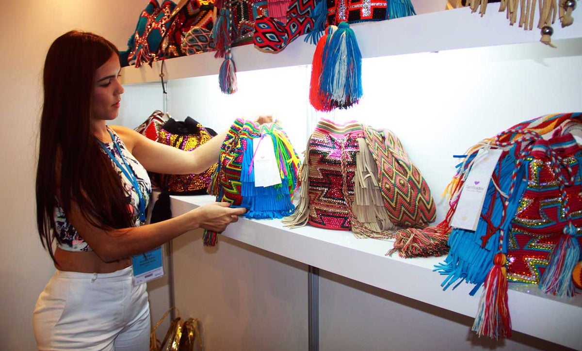 Comerciante vendiendo sus productos