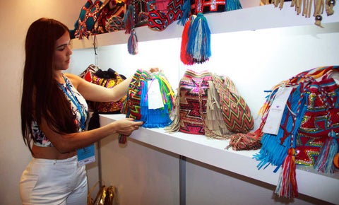 Comerciante vendiendo sus productos