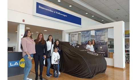 Entrega tercer carro de La FM