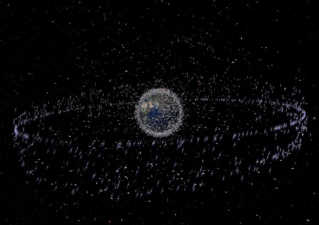 Escombros espaciales orbitando el planeta Tierra