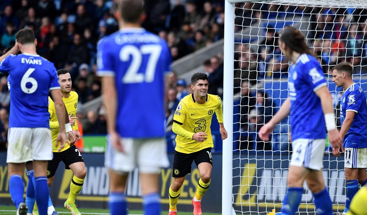 Christian Pulisic celebra gol que marcó con Chelsea ante Leicester City