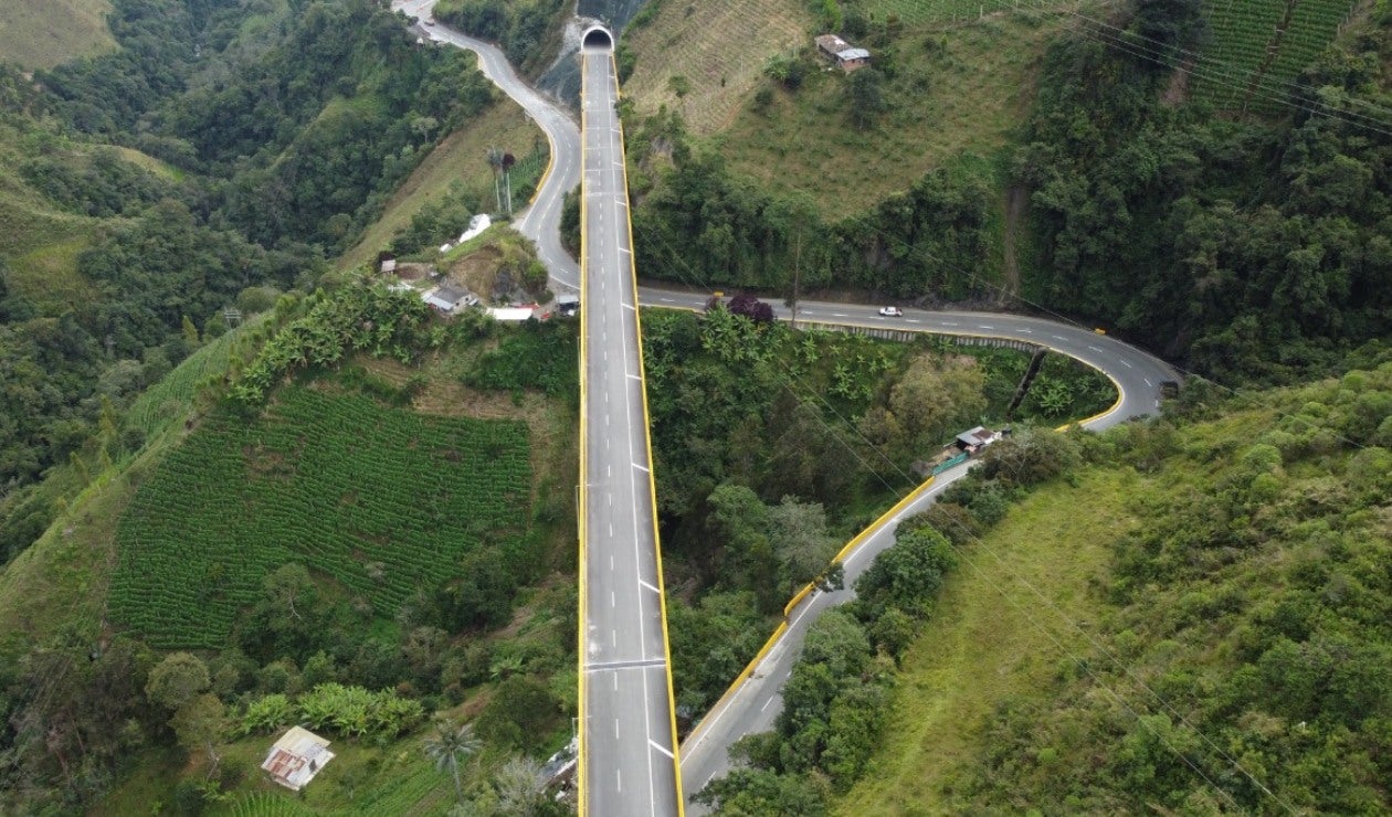 Cruce de la Cordillera Central contempla 60 obras.