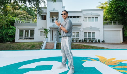 Daddy Yankee en su casa