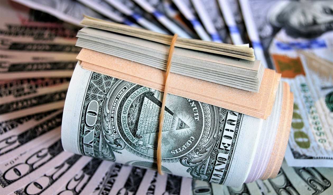 Dólares / Capturan colombiano con 10.000 dólares