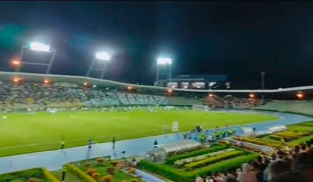 Hinchas del Quindío irrumpen en el campo de juego