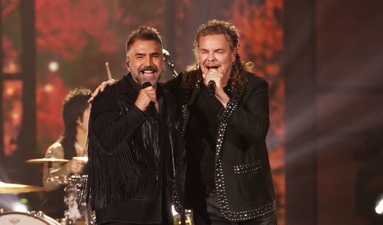 Maná y Alejandro Fernández cantan juntos en los Latin Grammy 2021