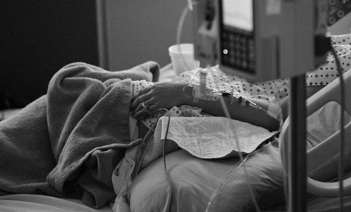 Paciente en cama de hospital