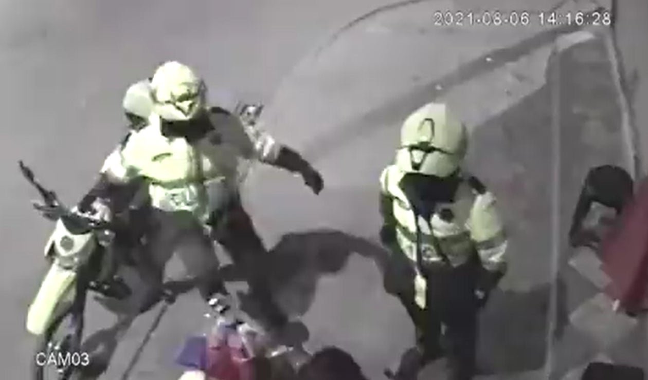 Patrullero agrede a vendedora de tintos