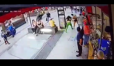 Pelea de mujeres en Medellín