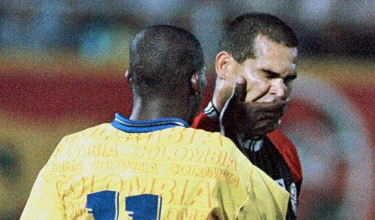 Pelea entre Tino Asprilla y Chilavert en pleno partido de 1997