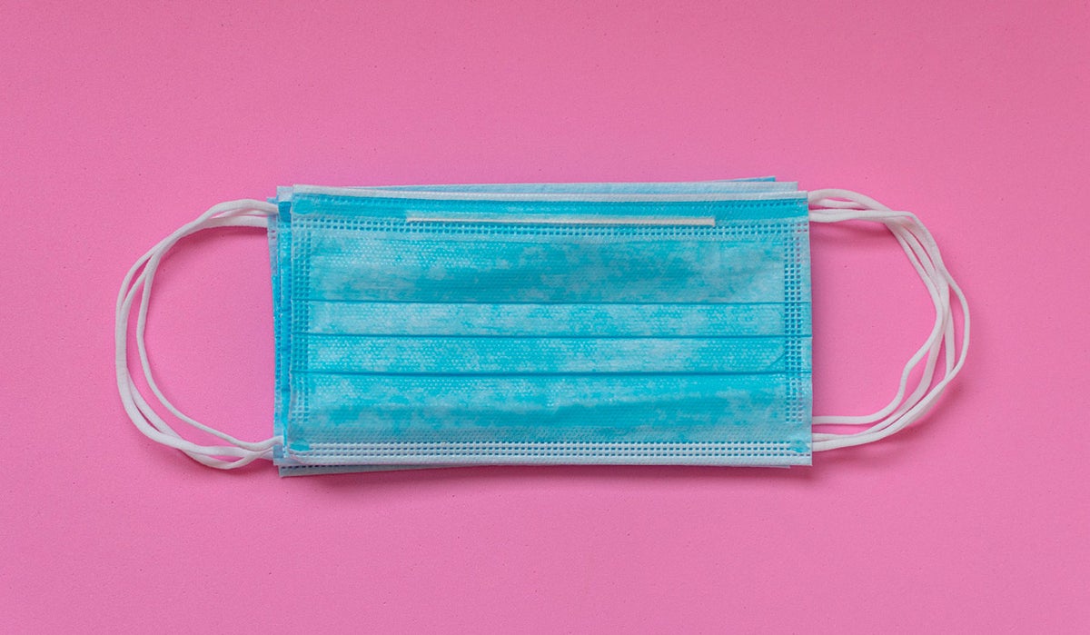 Tapabocas es usado como barrera ante un contagio de covid