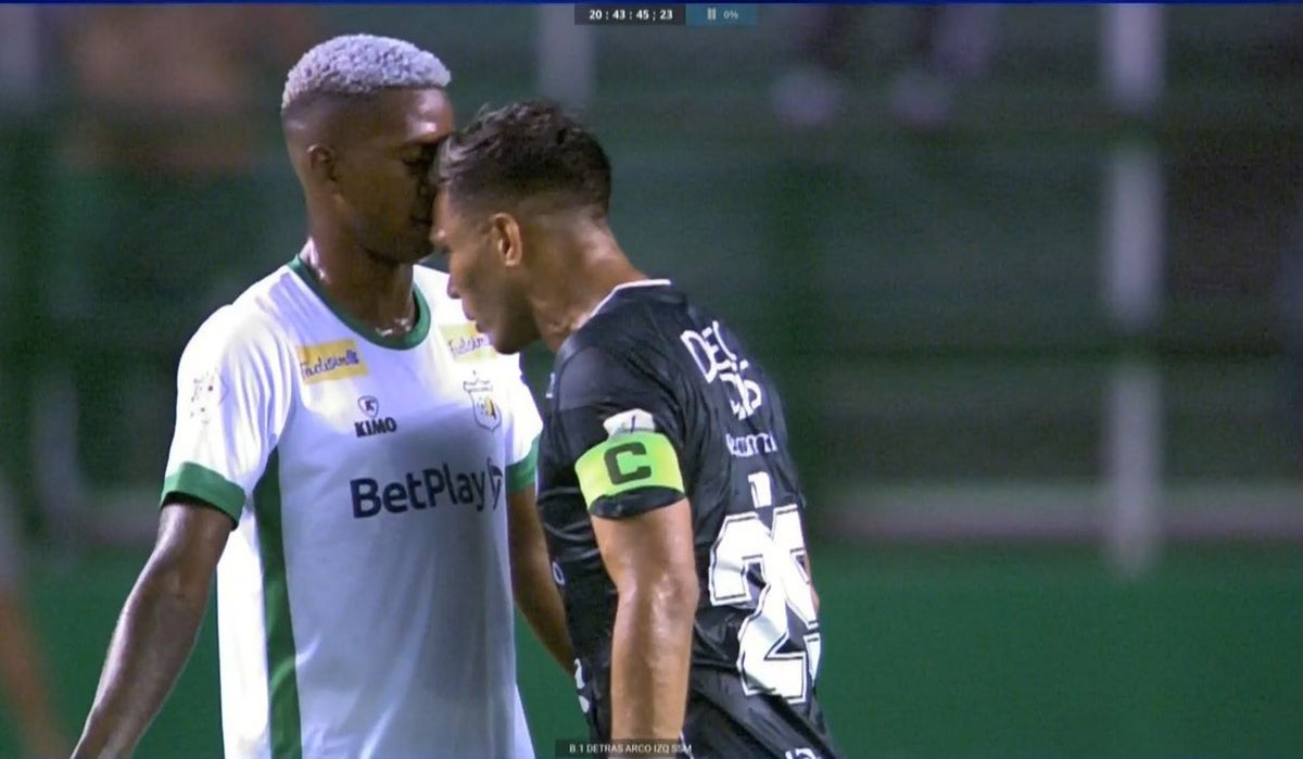 Teófilo Gutiérrez lanza cabezazo a rival