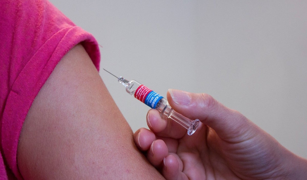 Vacunación a mujeres contra el Virus del Papiloma Humano
