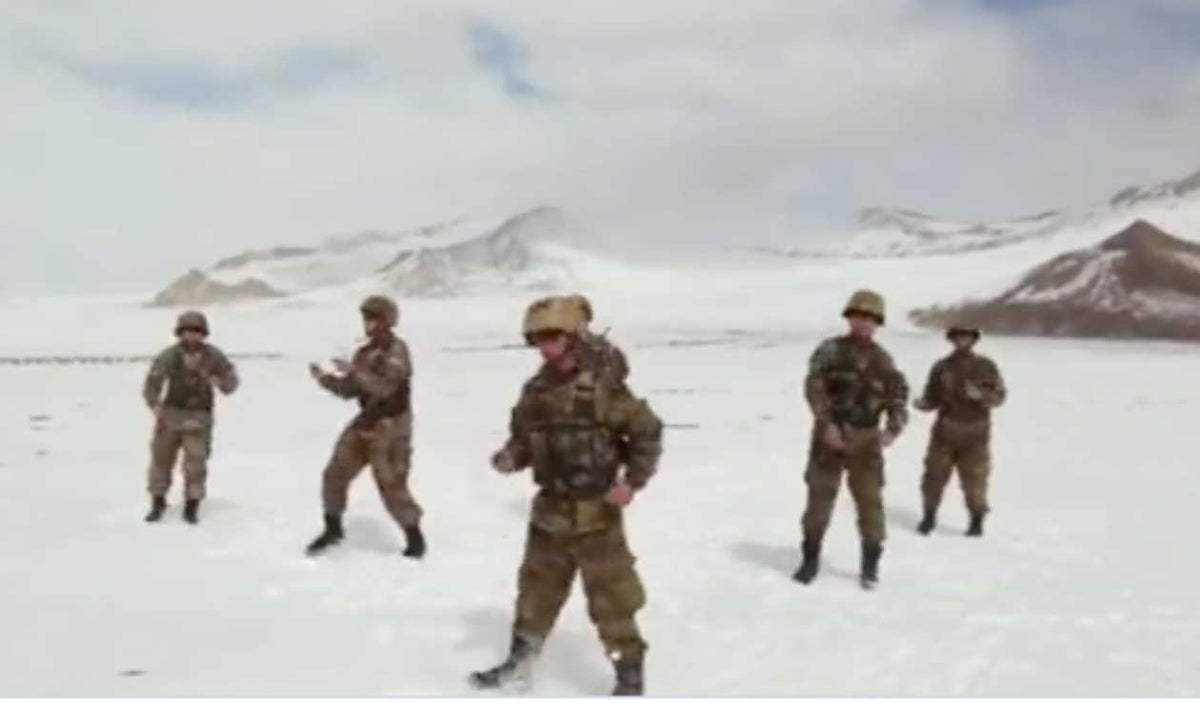 Video de soldados chinos bailando a 5.200 metros de altura se hace viral