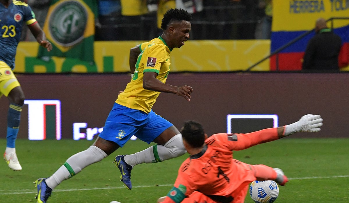 Vinicius en partido Colombia vs Brasil por las eliminatorias