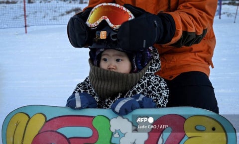Wang Yuji, la bebé china que hace snowboard