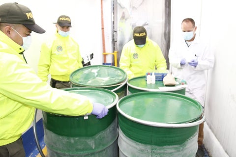 Tanques con pulpa de fruta donde escondían la cocaína liquida