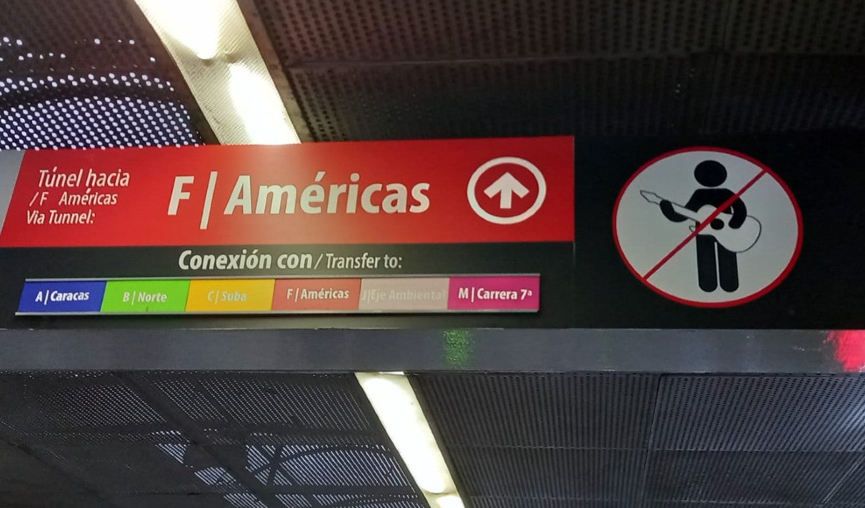 Señal de Transmilenio, estación Ricaurte