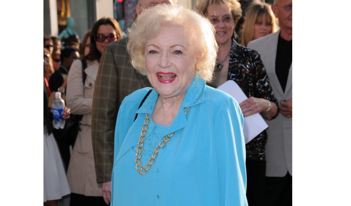 Betty White, ícono de la televisión en Estados Unidos, murió a los 99 años