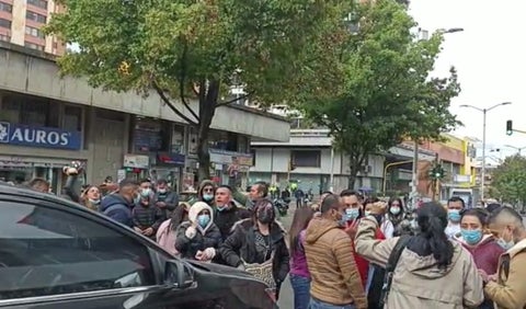 Bloqueos en Calle 53 por problemas para tramitar pasaporte