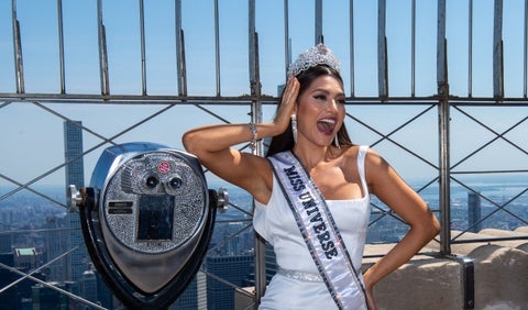 Andrea Meza luce la corona de Miss Universo
